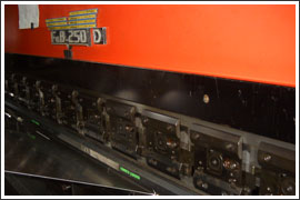 油圧式プレスブレーキ/潟Aマダ FBD-2504型/MAX 4,000
